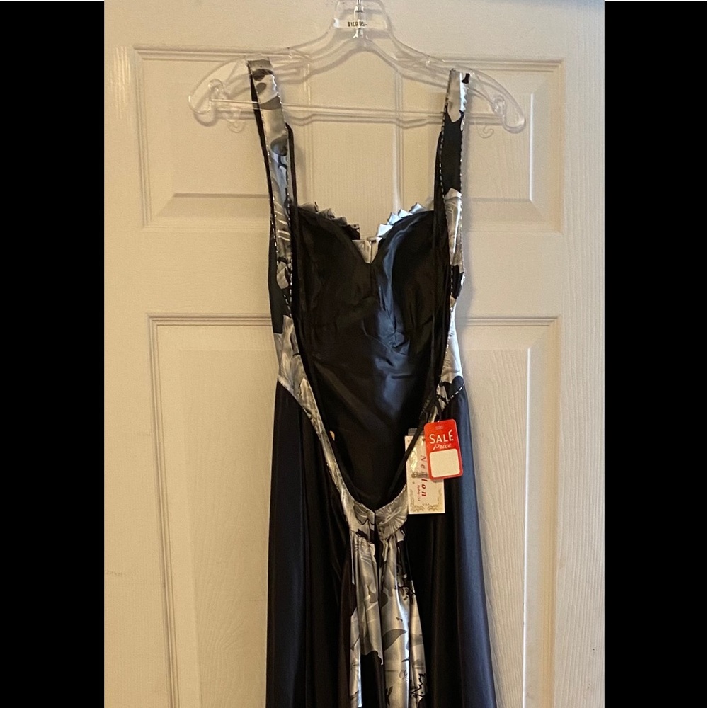 Dress - Picture 2 of 7
